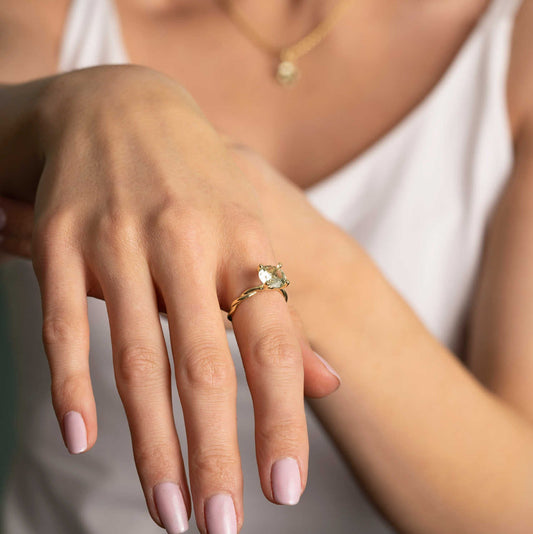 RING I GULL MED SYNTETISK SPINELL 22200012 - 15 - Bjerveur.noRING I GULL MED SYNTETISK SPINELL 22200012 - 15