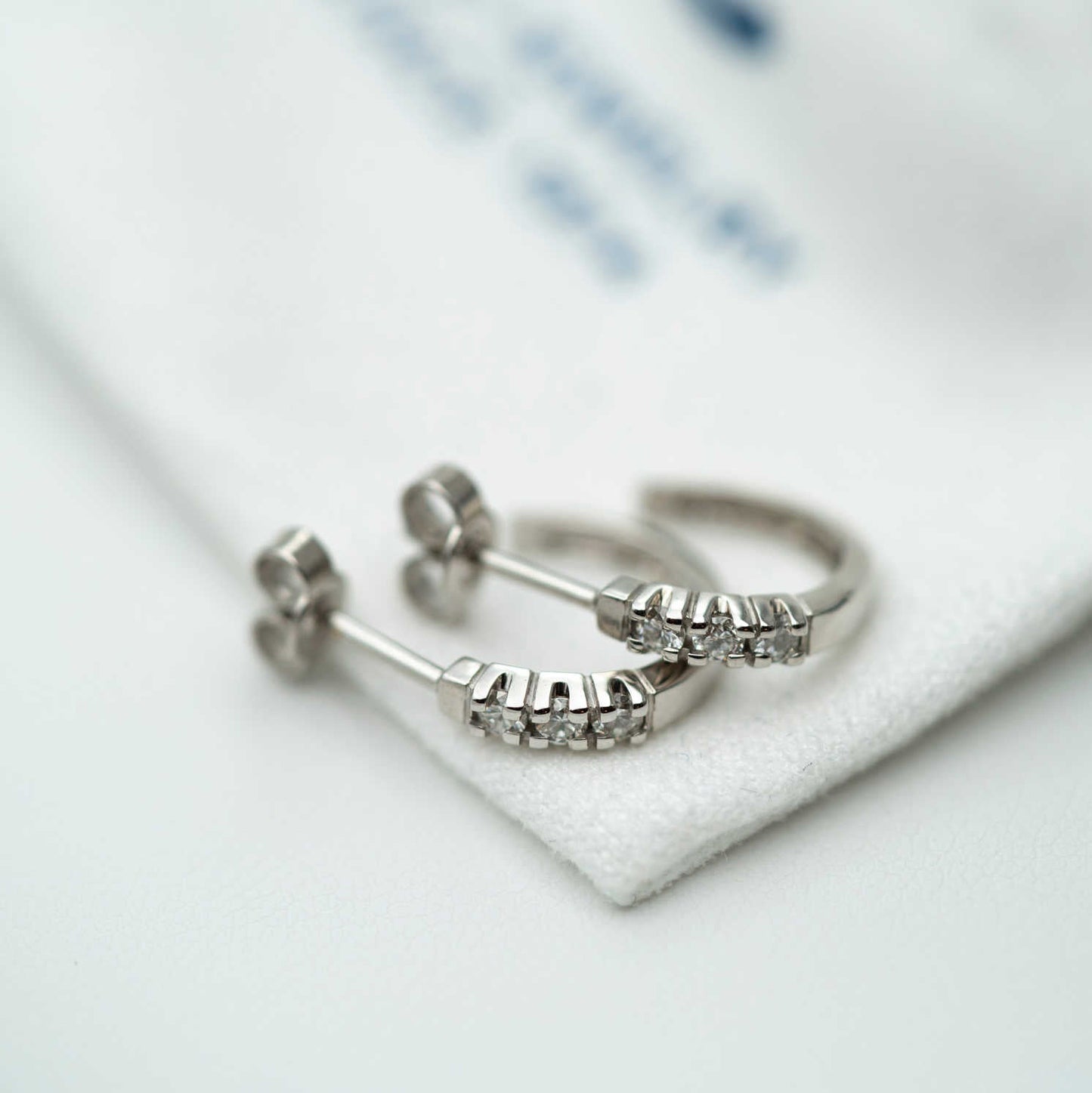 Sigma øredobber m/dia 0,18 ct TWSI 1413190 - 18 - Bjerveur.noSigma øredobber m/dia 0,18 ct TWSI 1413190 - 18