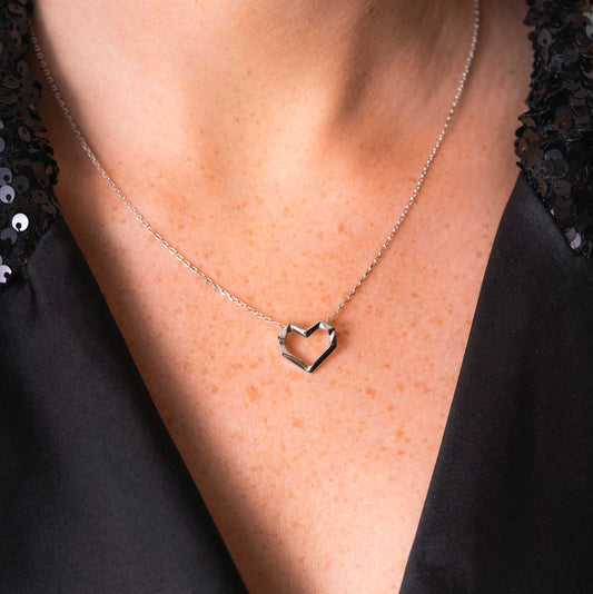 Smykke i 925 rhodinert sølv med hjerte 991862 - Bjerveur.noSmykke i 925 rhodinert sølv med hjerte 991862