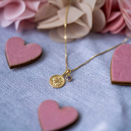 SMYKKE I GULL MED ZIRKONIA VANNMANNEN 25186 - Bjerveur.noSMYKKE I GULL MED ZIRKONIA VANNMANNEN 25186