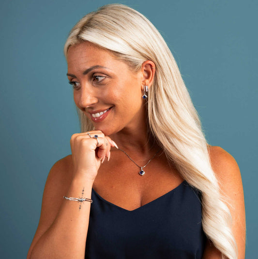 SMYKKE I SØLV MED BLÅ ZIRKONIA 991707 - Bjerveur.noSMYKKE I SØLV MED BLÅ ZIRKONIA 991707