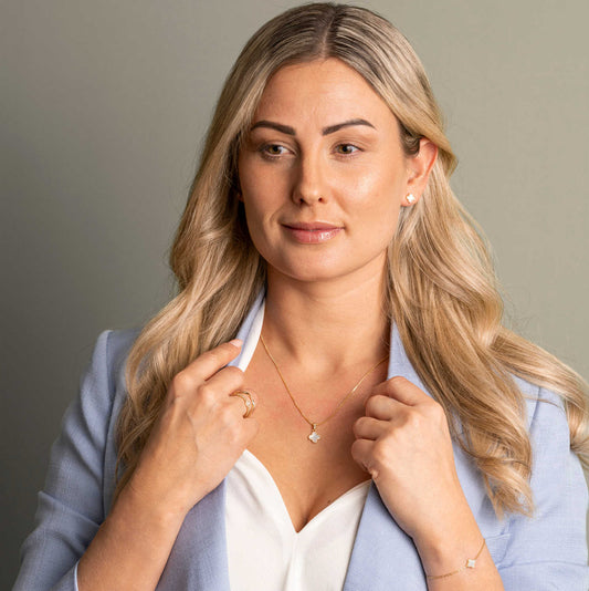 SMYKKE I SØLV MED PERLEMOR KLØVER 991777 - Bjerveur.noSMYKKE I SØLV MED PERLEMOR KLØVER 991777