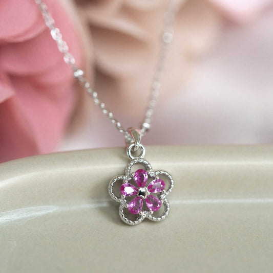 Smykke i sølv med zirkonia blomst 25342 - Bjerveur.noSmykke i sølv med zirkonia blomst 25342