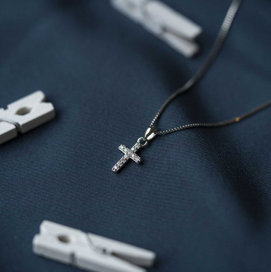 SMYKKE I SØLV MED ZIRKONIA KORS 25317 - Bjerveur.noSMYKKE I SØLV MED ZIRKONIA KORS 25317