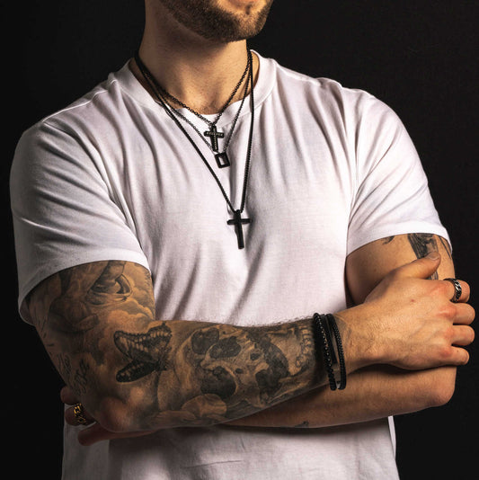 SMYKKE I STÅL MED ZIRKONIA, KORS, SORT 972538 - Bjerveur.noSMYKKE I STÅL MED ZIRKONIA, KORS, SORT 972538