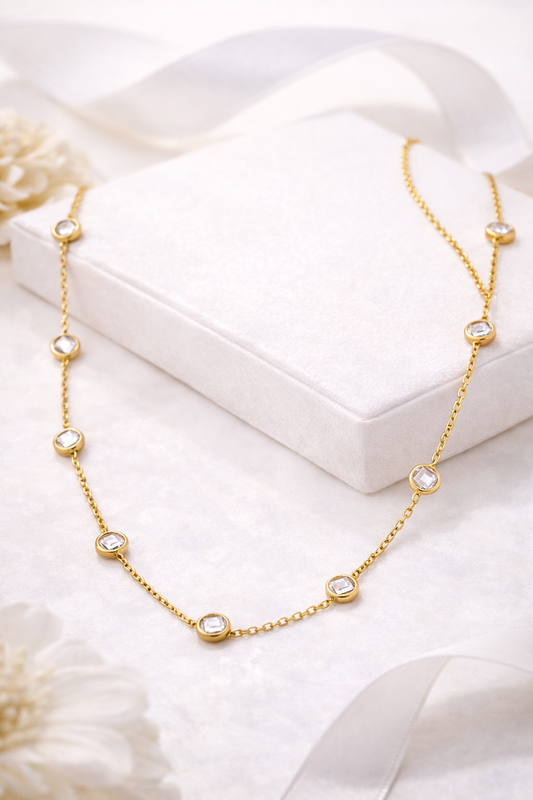 Smykke i 14 karat gull med zirkonia – et tidløst valg til hverdag og gave