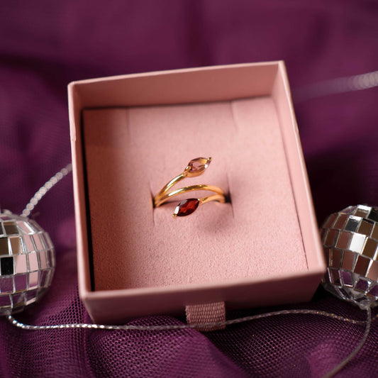 Elegant og uttrykksfull – Mirage ring med rosa stener for det lille ekstra - Bjerveur.no