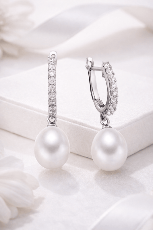 Øredobber i sølv med ferskvannsperle - klassisk eleganse som varerv - Bjerveur.no