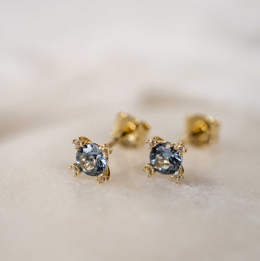 Strålende enkelt – klassiske øredobber i gull med zirkonia fra Pan Jewelry - Bjerveur.no