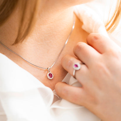 Anheng i 14 karat hvitt gull med rubin og diamant 0,14 ct, bilde 2 av 4