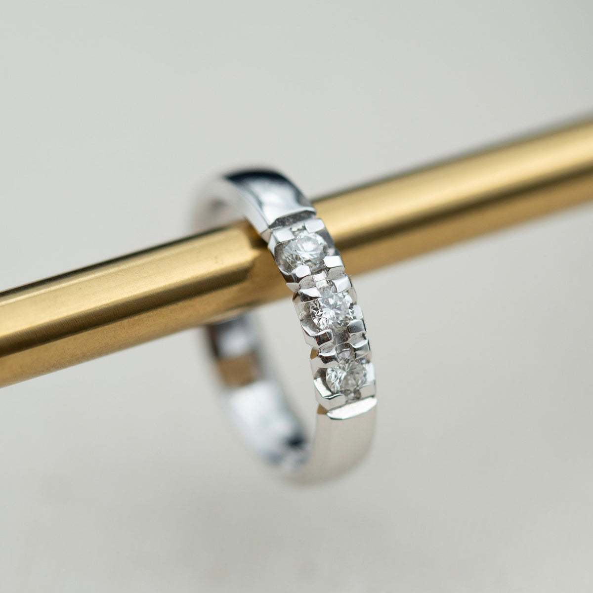 Beta ring i 14 karat hvitt gull med diamant 0,30 ct, bilde 3 av 3