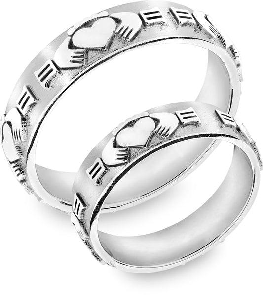Ring i 585 hvitt gull med hjerte, hender og krone 5,5 mm