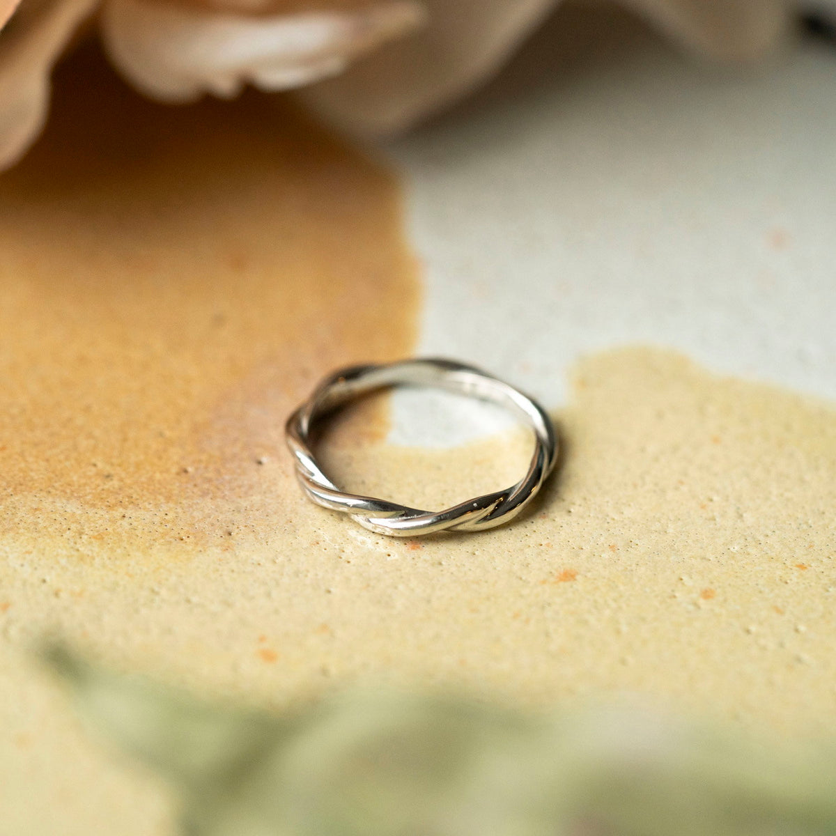 Ring i 585 hvitt gull, tvunnet 2,6 mm, bilde 4 av 4