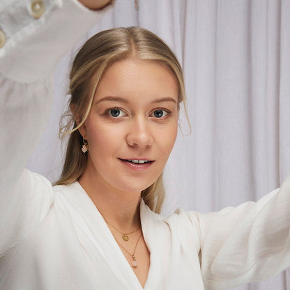 Serenity Bloom smykke i forgylt 925 sølv med sommerfugl, bilde 3 av 3