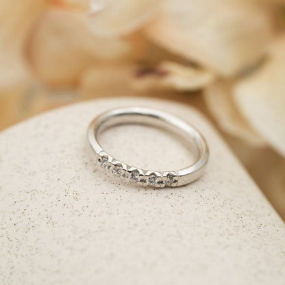 Beta ring i 14 karat hvitt gull med diamant 0,15 ct 3 mm, bilde 2 av 3