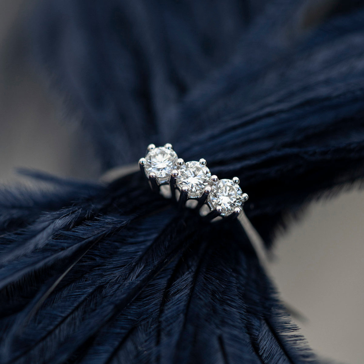 3-stens ring i rhodinert hvitt gull med diamant 0,30 ct, bilde 3 av 3