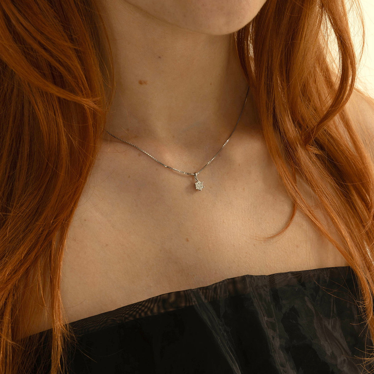 Illusjon anheng i hvitt gull med diamant 0,15 ct, bilde 2 av 3