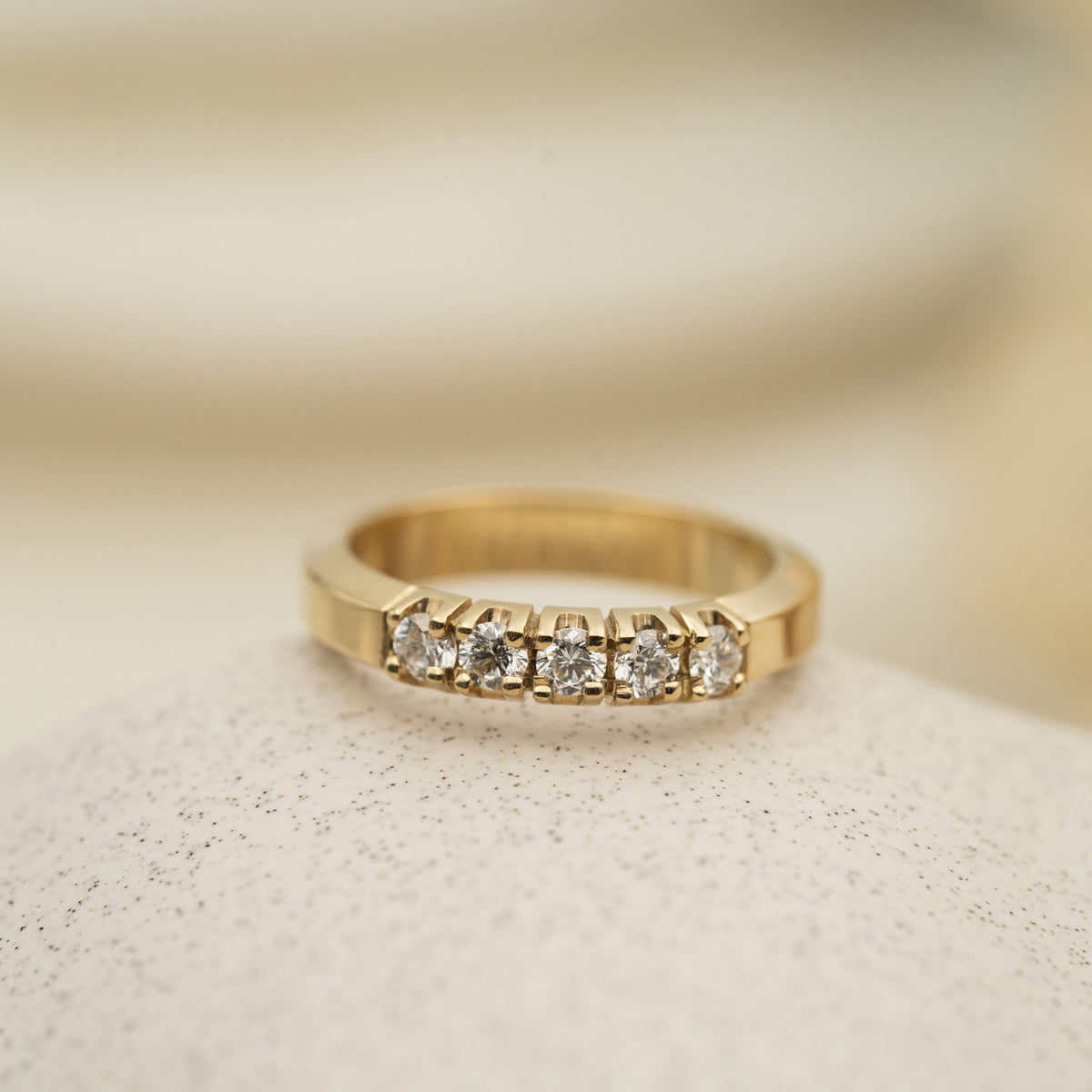 Sigma ring i gult gull med diamant 0,50 ct, 4,2 mm, bilde 3 av 4