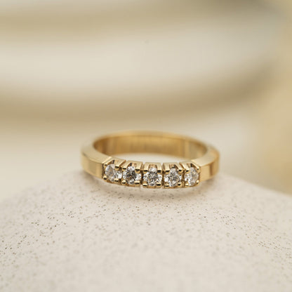 Sigma ring i 14 karat gult gull med diamant 0,50 ct, 4,2 mm, bilde 3 av 4