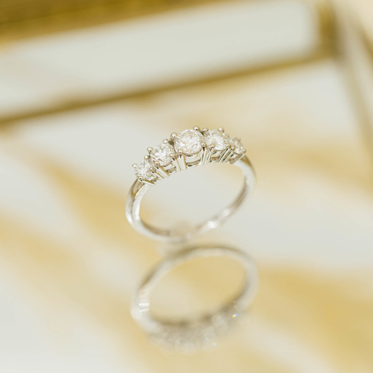 Ring i hvitt gull med diamant 1,00 ct, 5 steiner, bilde 4 av 4