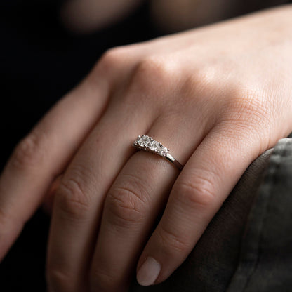 Ring i hvitt gull med diamant 1,00 ct, 5 steiner, bilde 2 av 4