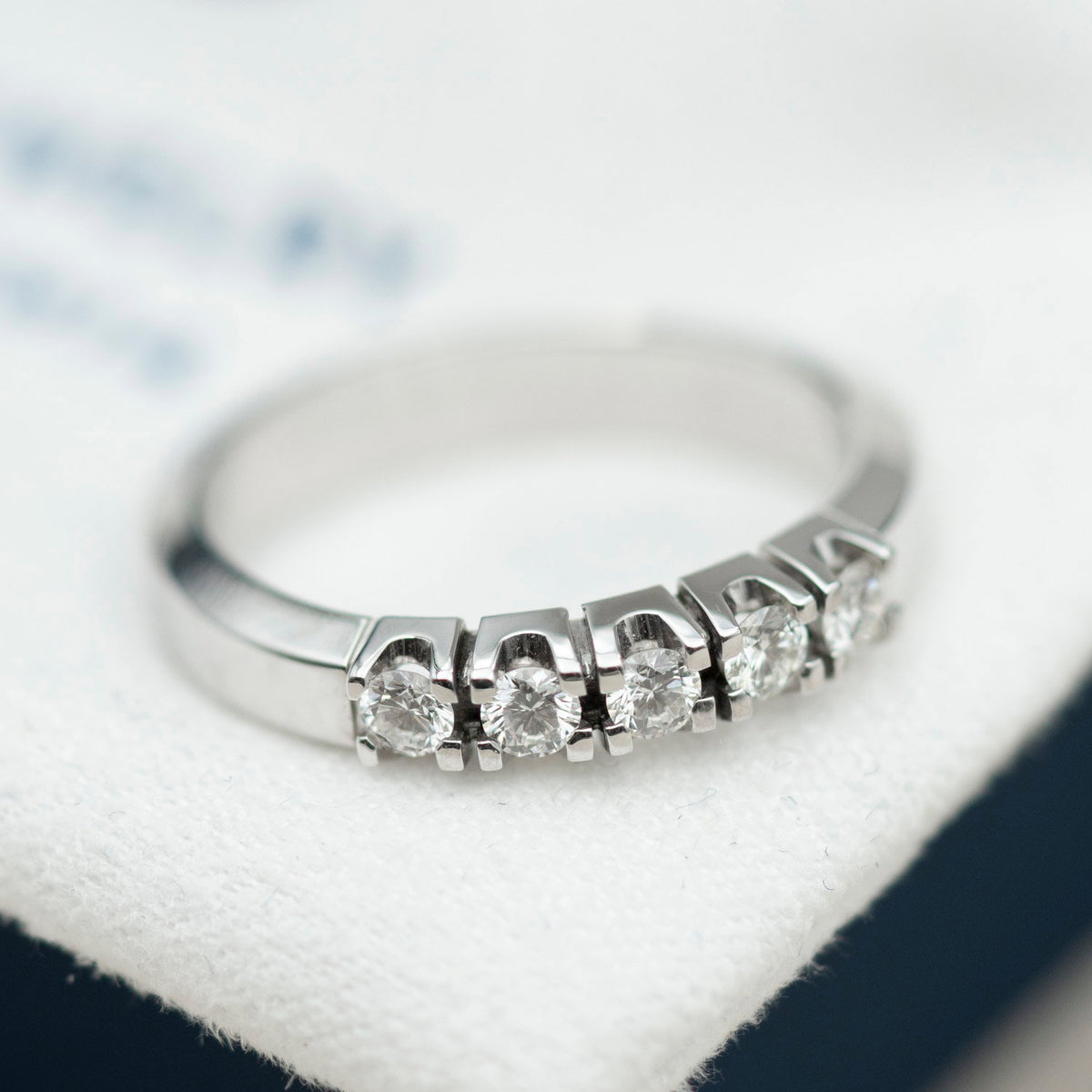 Sigma ring i 14 karat hvitt gull med diamant 0,25 ct, bilde 2 av 3