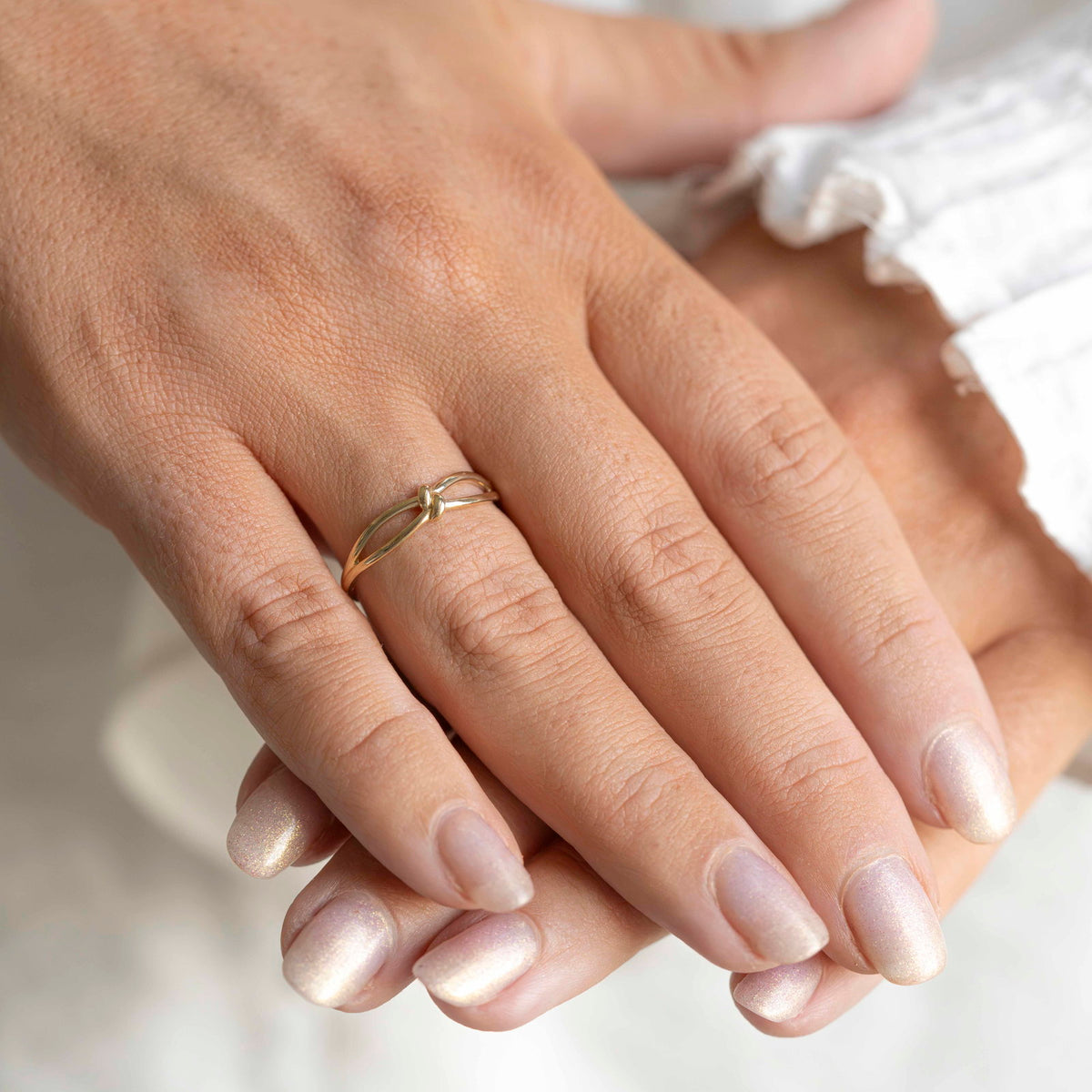 Ring i 14 karat gult gull 5 mm høy, 1,3 mm bred, bilde 2 av 2