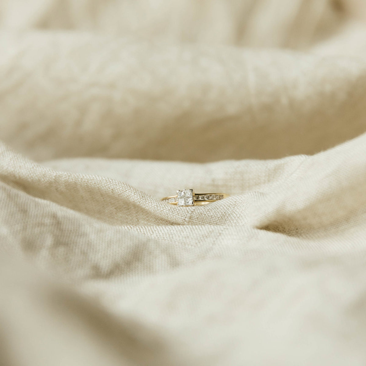 Ring i gult gull med diamant 0,33 ct, bredde 5 mm, bilde 3 av 4