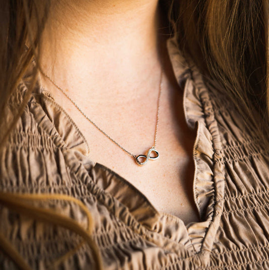 SMYKKE I GULL MED DIAMANT 0,04 CT WSI 150203