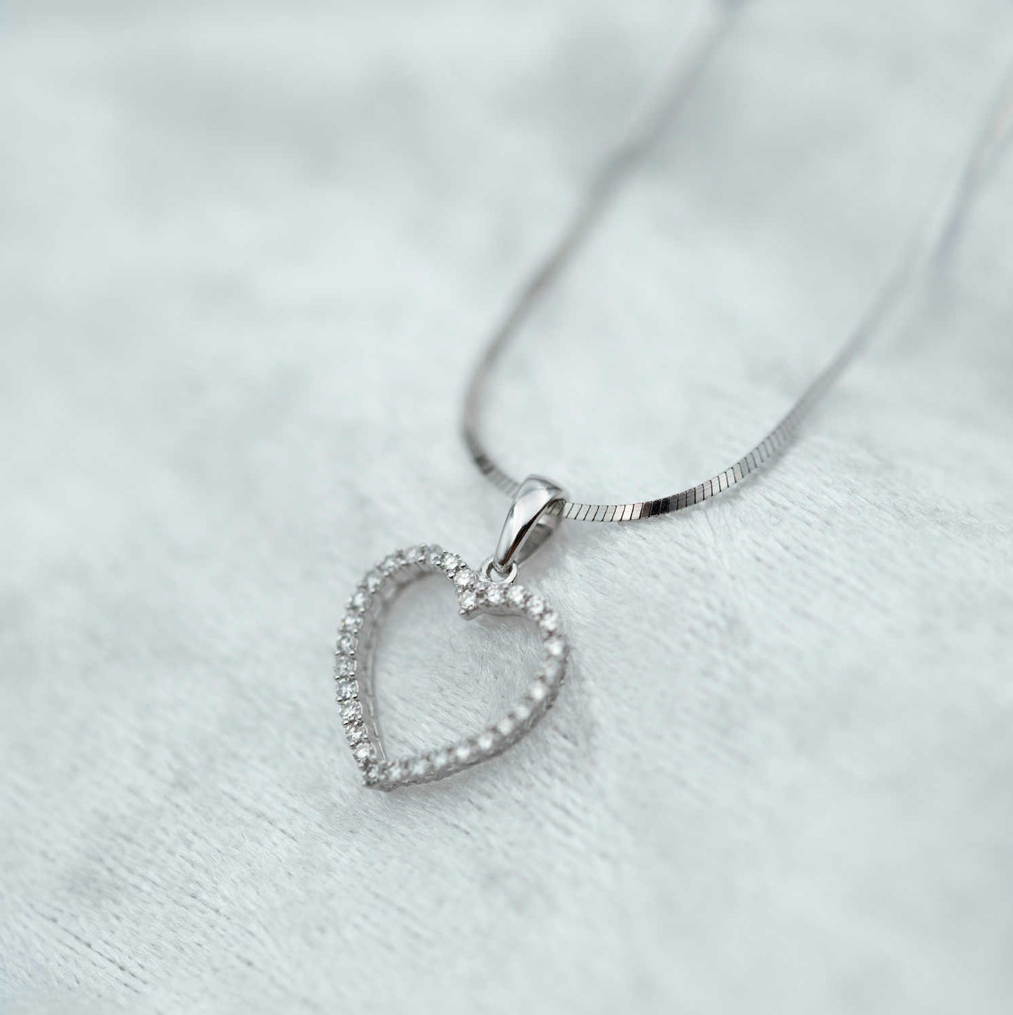 SMYKKE I GULL MED DIAMANT 0,18 CT WSI 150206