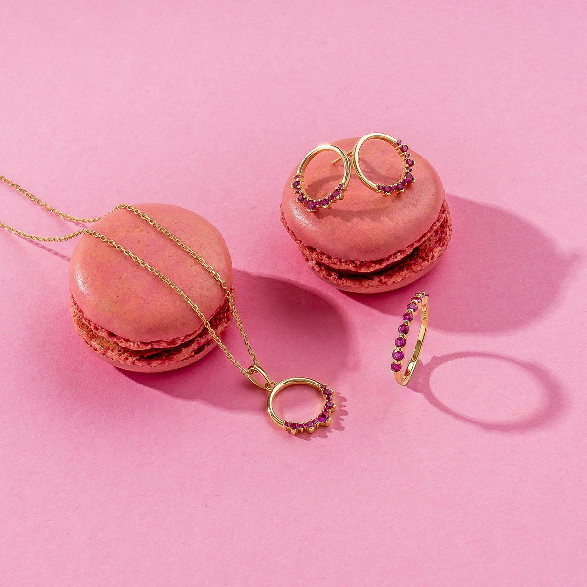 Glam smykke i forgylt sølv med rosa zirkonia, åpen sirkel, bilde 3 av 3
