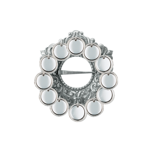 Sølje til Vestfoldbunaden med trådkantløv fra Sylvsmidja i 830 sølv, oksidert overflate