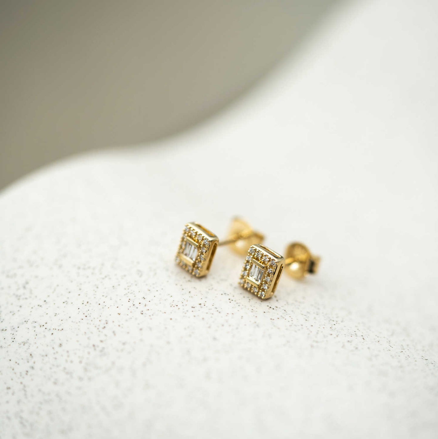 ØREDOBBER I GULL MED DIAMANT 0,15 CT WSI 24150012
