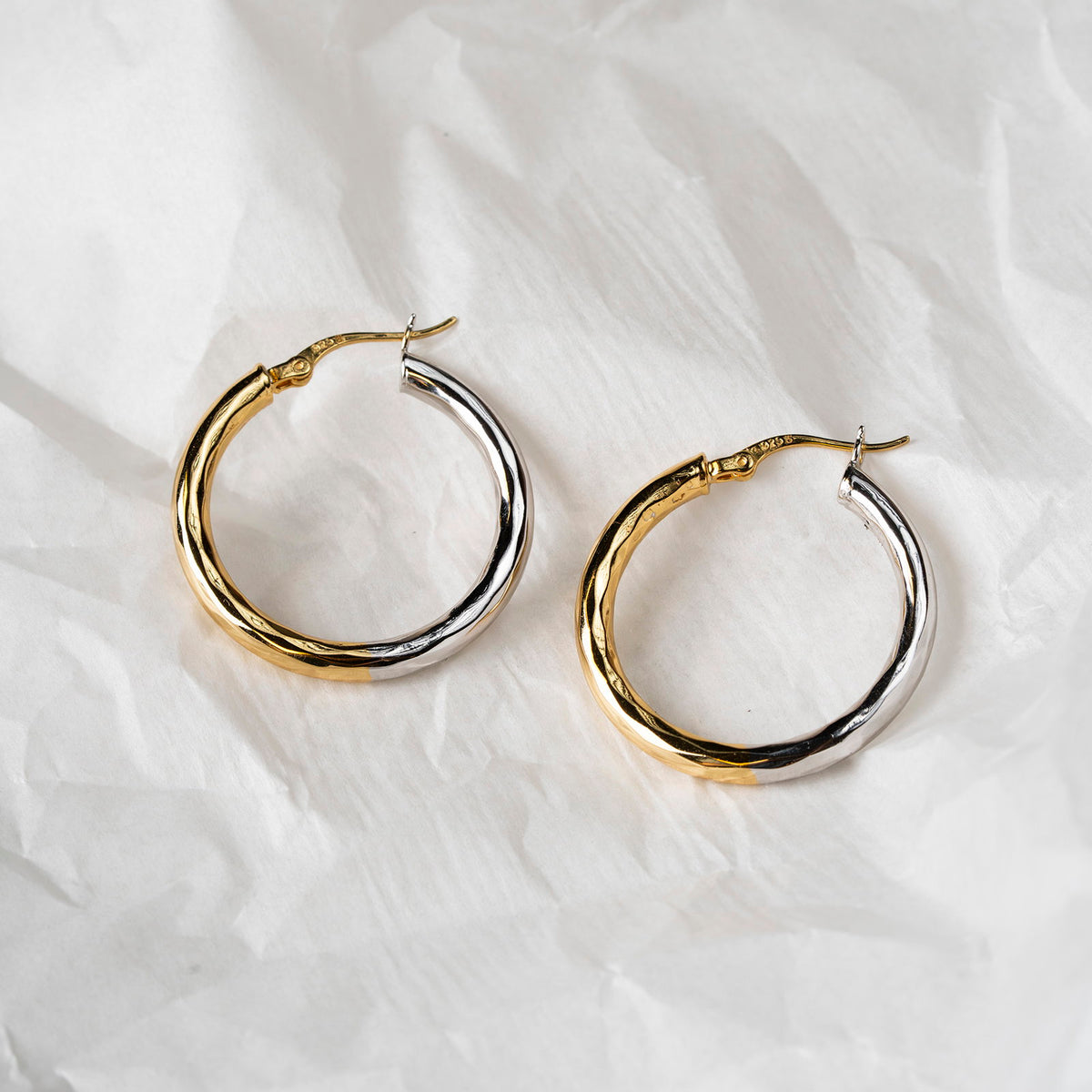 Studio Binary øredobber i 925 sølv, tofarget, 29,8 mm høy, bilde 3 av 4