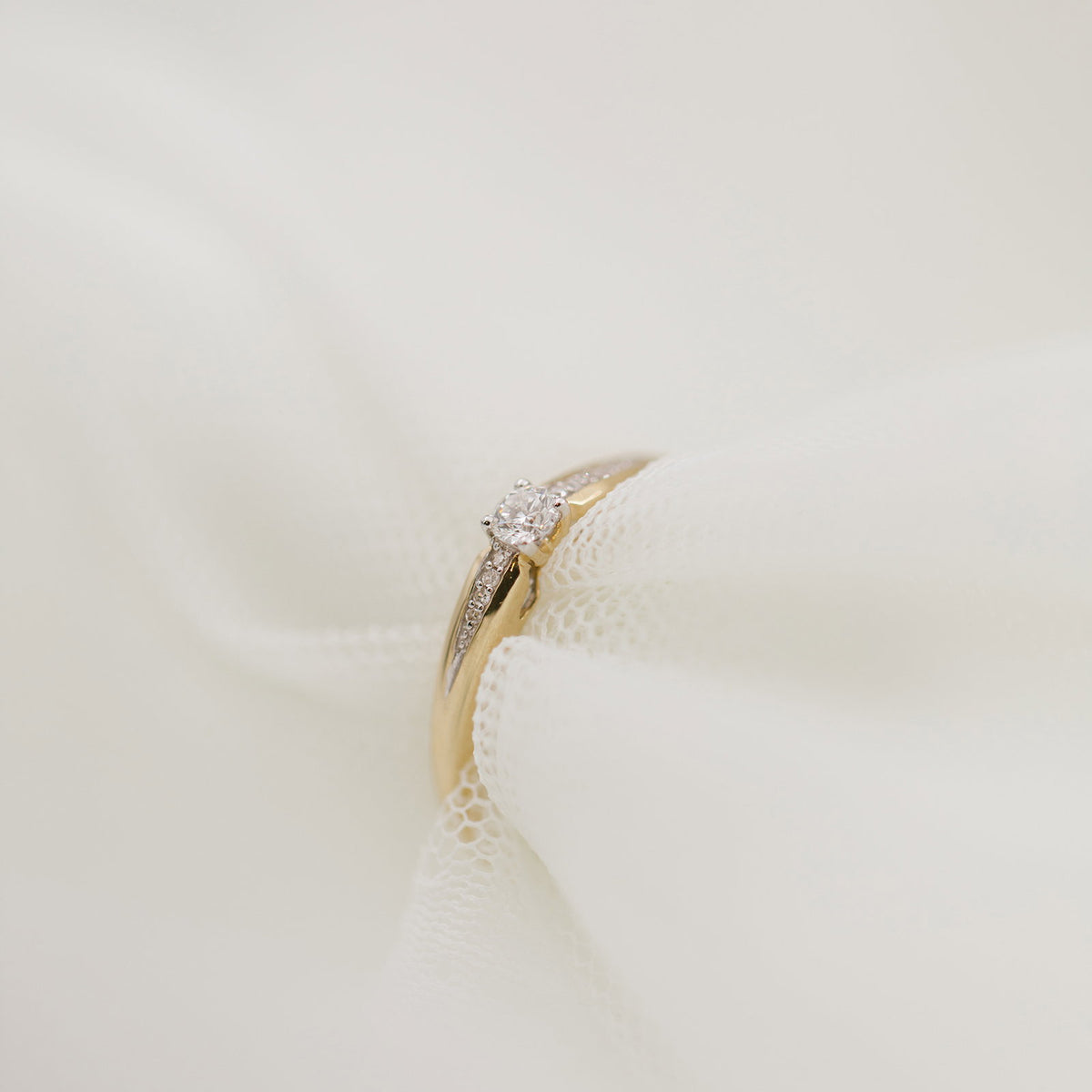 Ring i 585 gult gull med diamanter 0,13 ct, bredde 3 mm, bilde 3 av 4