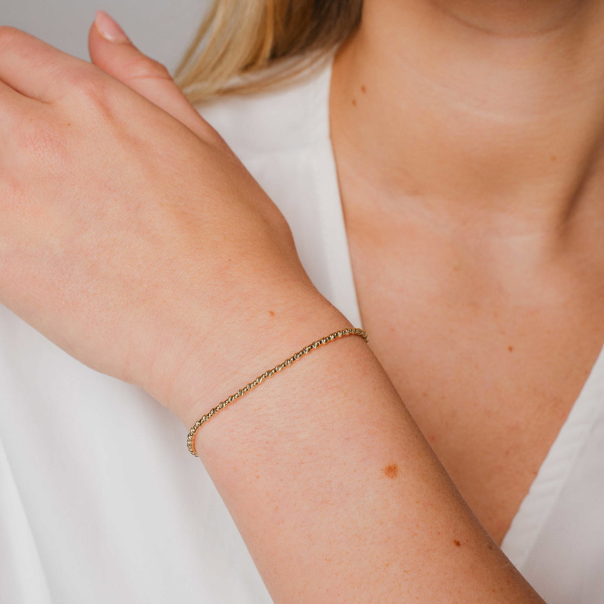 Armbånd i 585 gult gull med gullkuler 1,5 mm, bilde 2 av 4