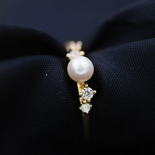 Ring i 585 gult gull med ferskvannsperle og zirkonia 4,3 mm, bilde 2 av 4