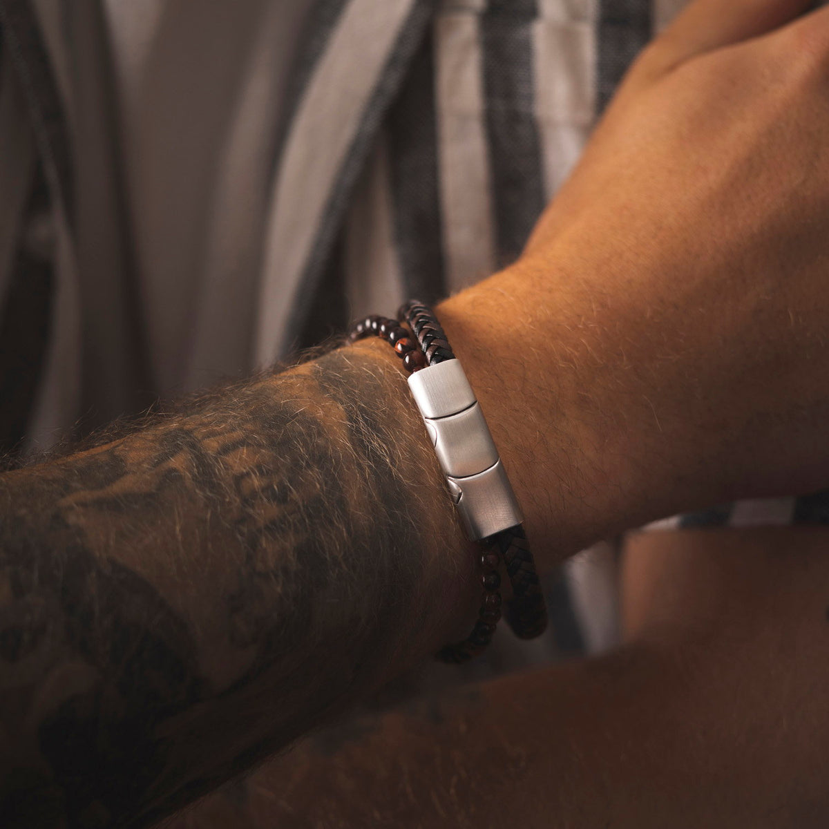 Tigerøye armbånd i stål med perle