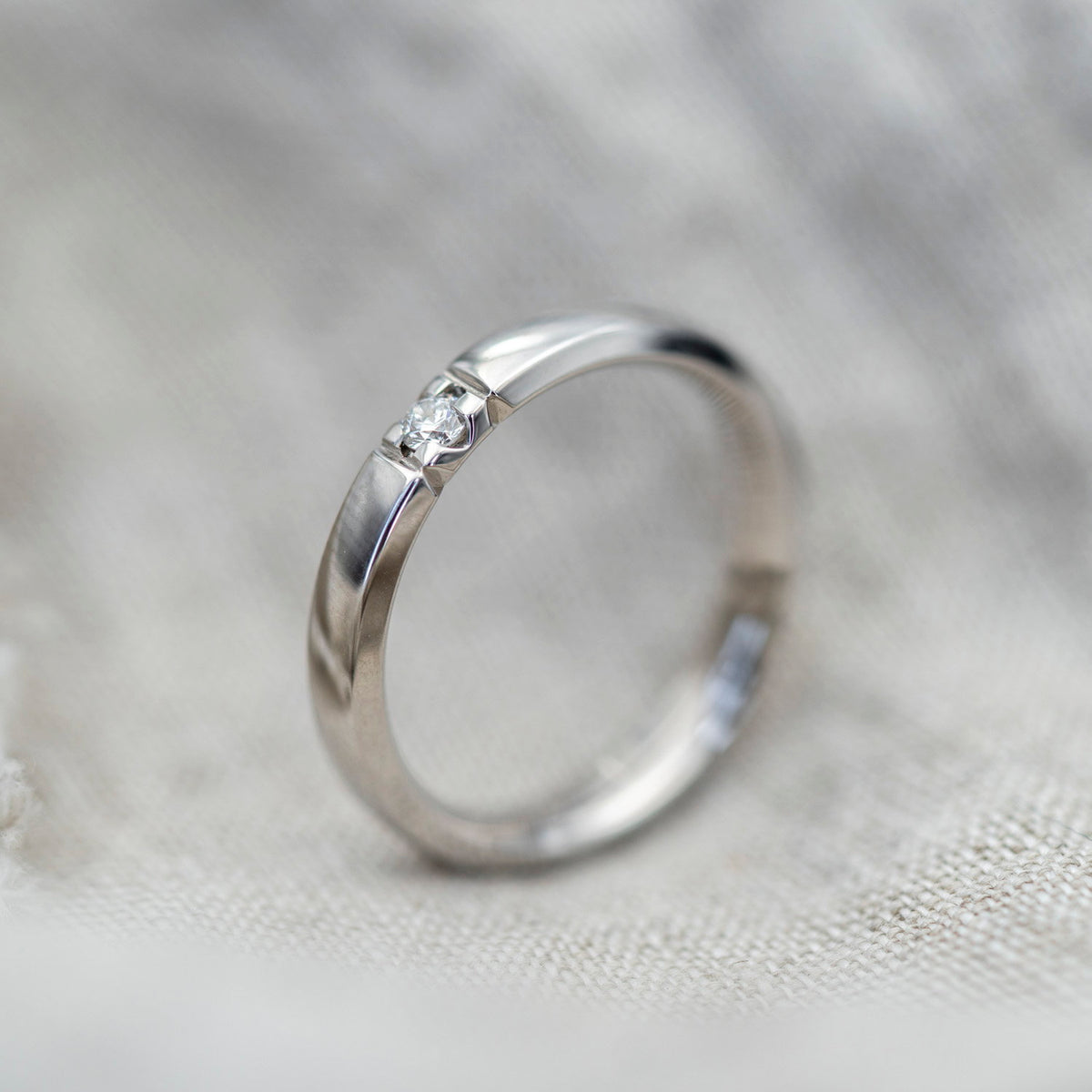 Beta ring i 14 karat hvitt gull med diamant 0,05 ct, bilde 3 av 3