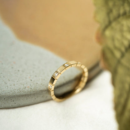 Ring i 585 gult gull med zirkonia, 2,5 mm bred, bilde 4 av 4