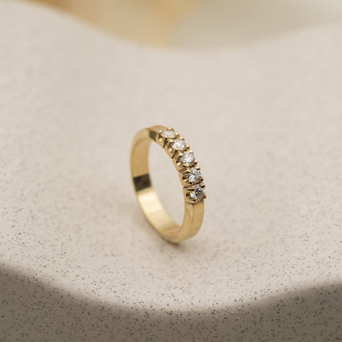 Sigma ring i gult gull med diamant 0,50 ct, 4,2 mm, bilde 2 av 4