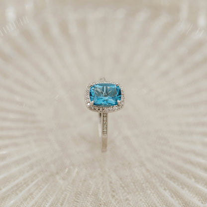 Ring i 14 karat hvitt gull med topas og diamant 0,10 ct, bilde 2 av 4