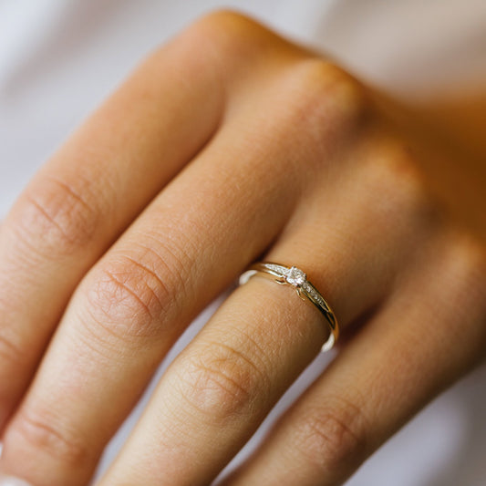 Ring i 585 gult gull med diamanter 0,13 ct, bredde 3 mm, bilde 2 av 4