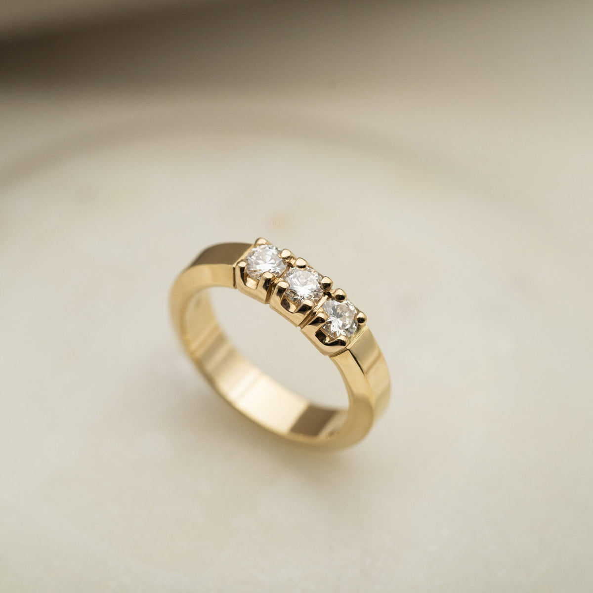 Sigma alliansering i 14 karat gult gull med diamant 0,60 ct, bilde 4 av 4