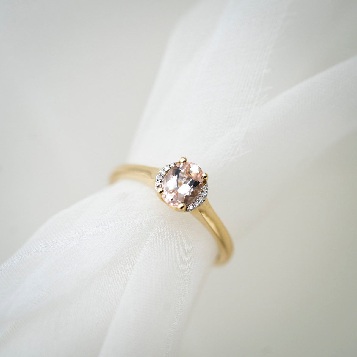 Ring i 585 gult gull med diamanter og morganitt 7 mm, bilde 3 av 4