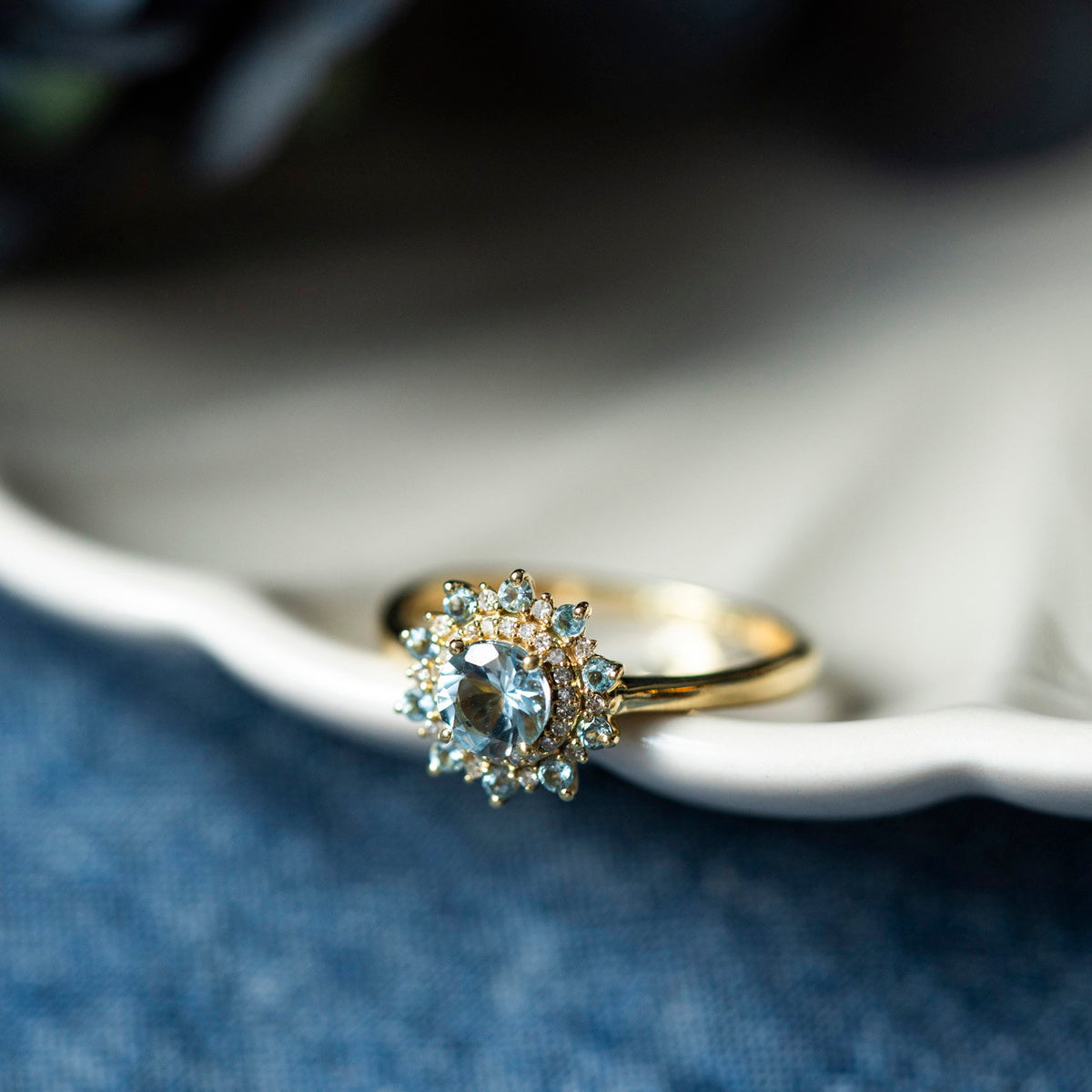 Rosettring i 585 gult gull med diamanter og aquamarin 10,5 mm, bilde 4 av 4