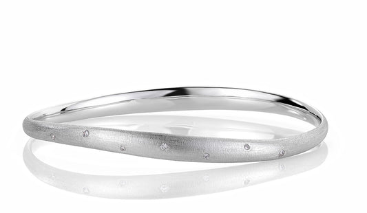 Armring i 585 hvitt gull med diamant 0,1 ct, 6 mm, str. 61