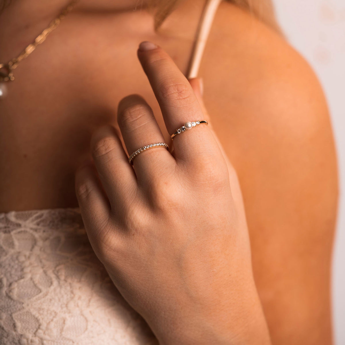 Modena ring i forgylt 925 sølv med perle og zirkonia 2 mm, bilde 2 av 2