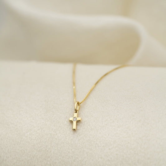 Anheng til barn i gull med diamant 0,03 ct