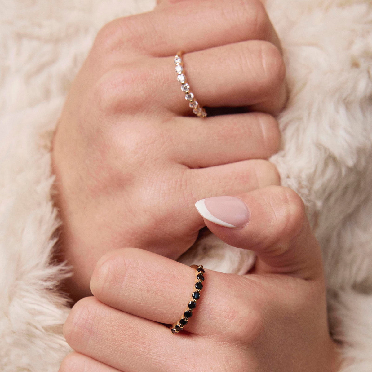 Glam Starlight ring i 925 forgylt sølv med sort zirkonia, bilde 2 av 5